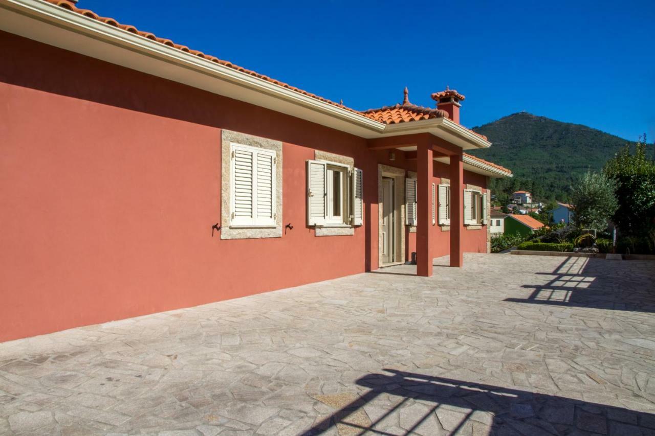 モンジン・デ・バスト Casa Da Oliveiraヴィラ エクステリア 写真